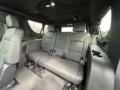 Used 2025 GMC Yukon XL Denali w/ Sun & Power Step Package image 8