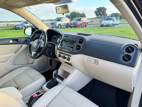 Used 2014 Volkswagen Tiguan SE image 24