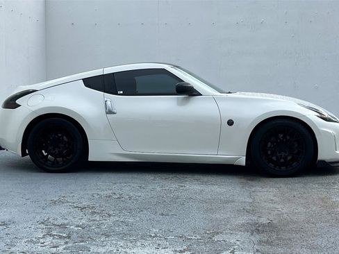 Used 2013 Nissan 370Z Base image 3