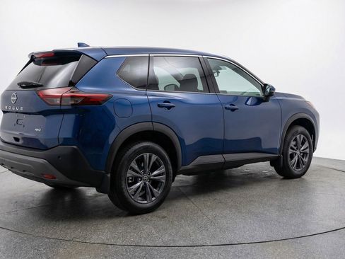 Used 2025 Nissan Rogue SV image 7