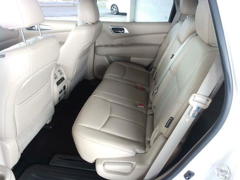 Used 2019 Nissan Pathfinder SL w/ SL Premium Package FWD image 17