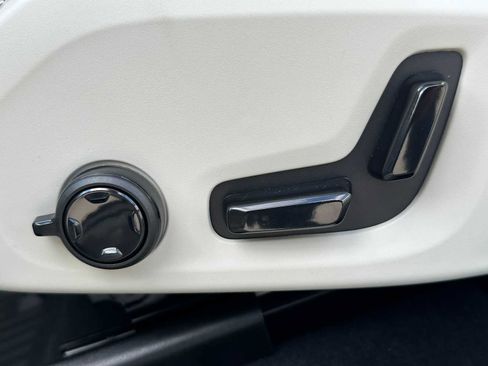 New 2025 Volvo XC60 B5 Ultra w/ Protection Package Premier image 22