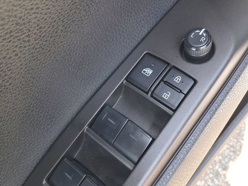 Used 2023 Toyota Camry SE FWD image 13