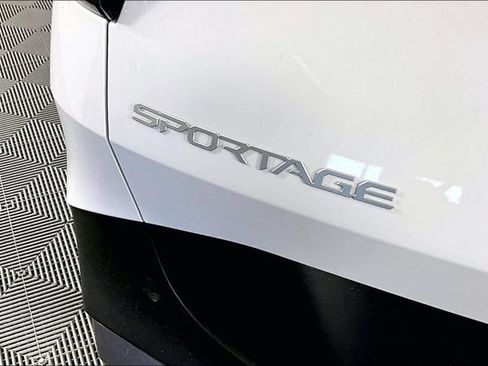 Certified 2026 Kia Sportage EX w/ EX Panorama Roof Package FWD image 9