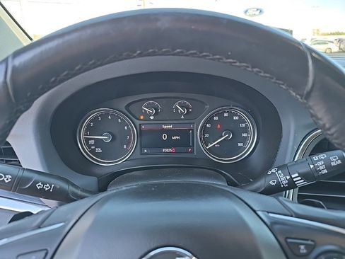 Used 2021 Buick Enclave Essence image 27