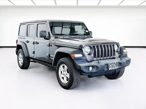 Used 2018 Jeep Wrangler Unlimited Sport S AWD/4WD image 3