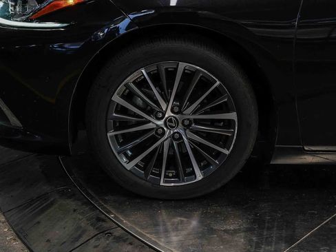 Used 2023 Lexus ES 300h w/ Premium Package FWD image 9