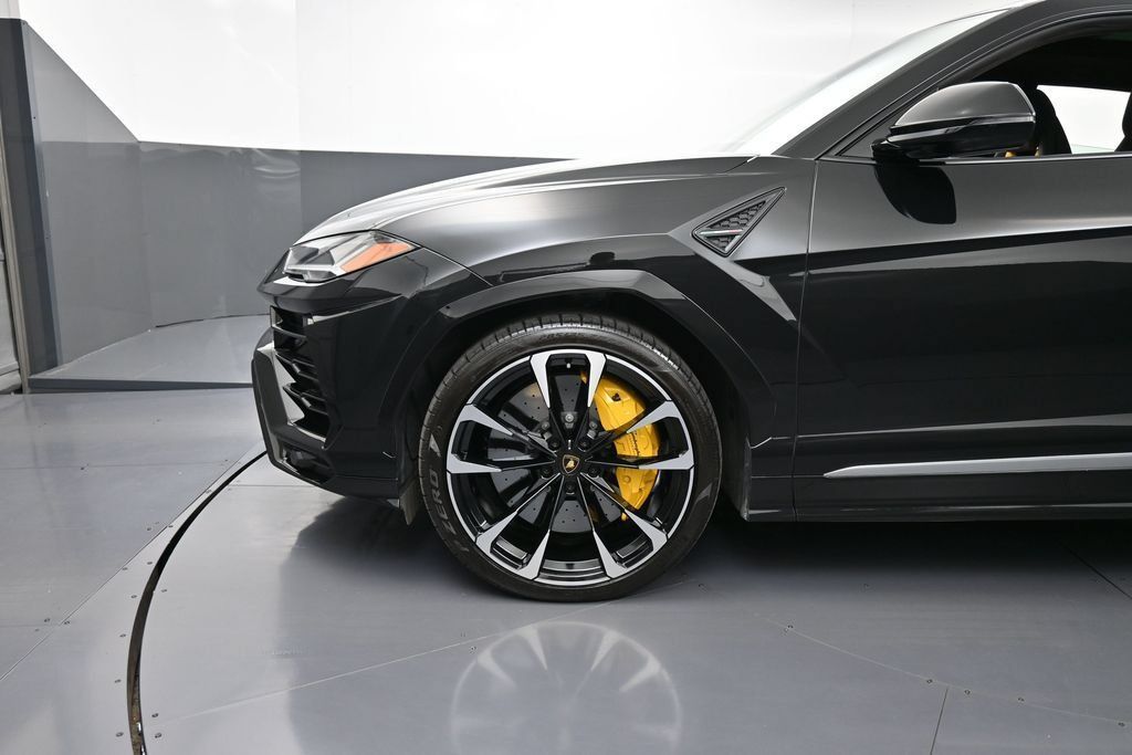 Used 2022 Lamborghini Urus AWD/4WD image 12