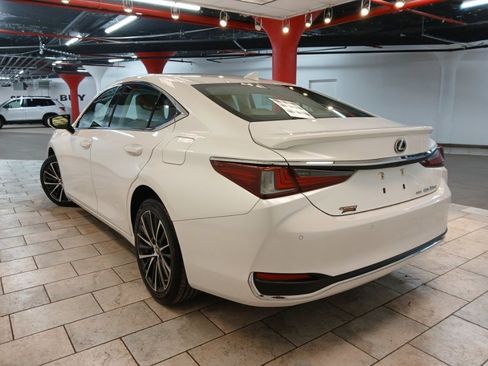 Used 2023 Lexus ES 250 w/ Premium Package image 5