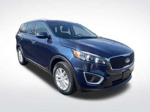 Used 2018 Kia Sorento LX image 3