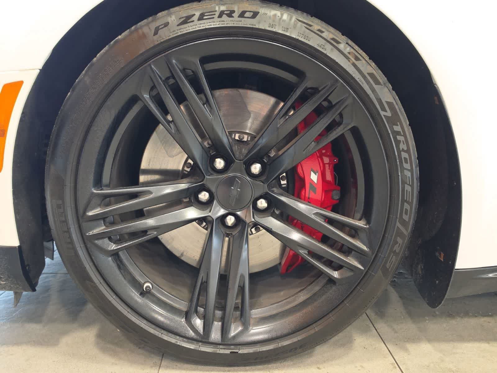 Used 2020 Chevrolet Camaro ZL1 RWD image 13