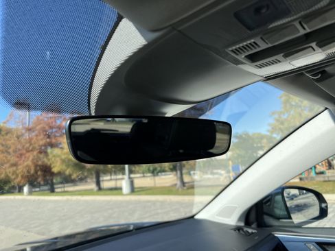 Certified 2024 Volkswagen Taos SE w/ Panoramic Sunroof Package image 25