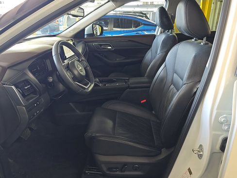 Used 2023 Nissan Rogue Platinum w/ Platinum Premium Package FWD image 7