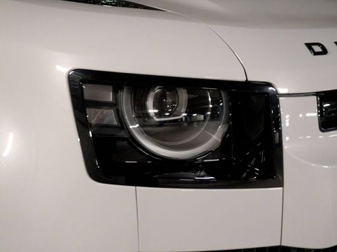 New 2026 Land Rover Defender 110 X-Dynamic SE AWD/4WD image 18