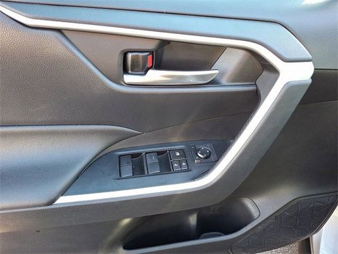 Used 2021 Toyota RAV4 XLE image 13