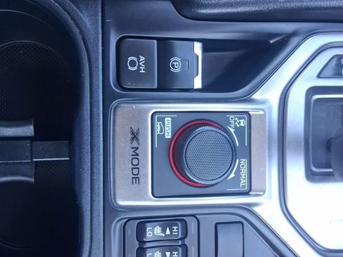 Used 2020 Subaru Forester Premium image 22