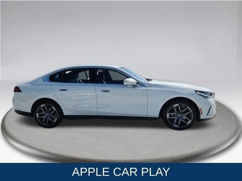 Used 2024 BMW i5 eDrive40i image 11