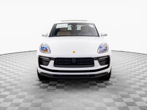 Certified 2026 Porsche Macan AWD/4WD image 9
