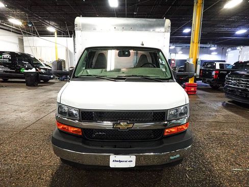 Used 2022 Chevrolet Express 3500 w/ Power Convenience Package RWD image 2