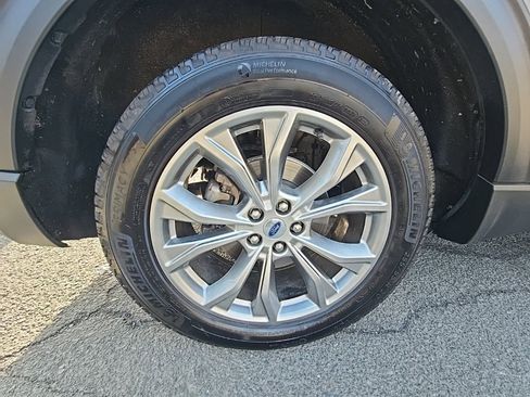 Used 2022 Ford Explorer XLT w/ Equipment Group 202A image 16