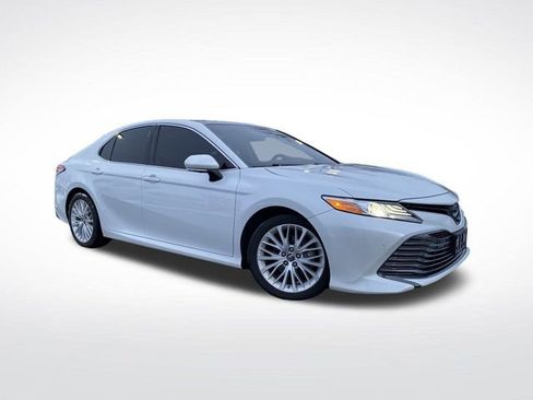 Used 2018 Toyota Camry XLE image 33