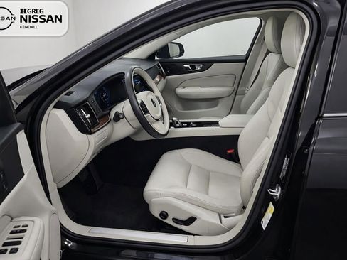 Used 2022 Volvo S60 B5 Momentum w/ Premium Package FWD image 7