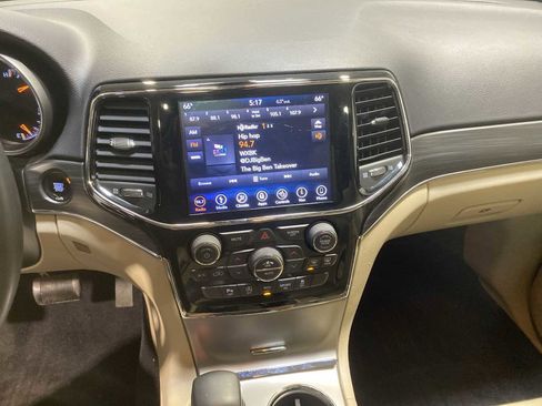 Used 2019 Jeep Grand Cherokee Limited AWD/4WD image 16