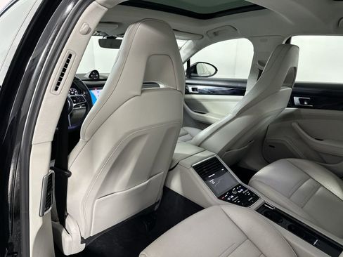 Used 2018 Porsche Panamera 4 image 28