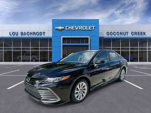 Used 2024 Toyota Camry LE FWD image 4