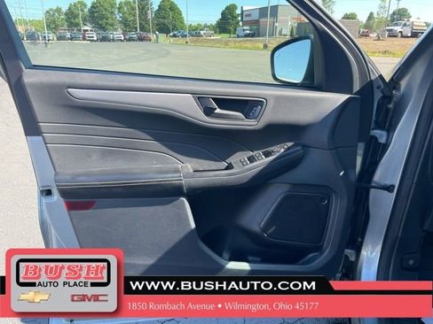 Used 2022 Ford Escape SE w/ Convenience Package FWD image 13