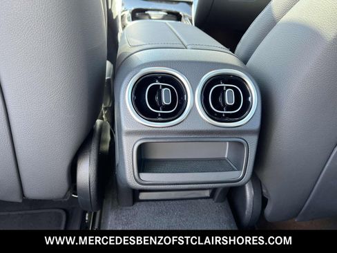 Used 2025 Mercedes-Benz C 300 4MATIC Sedan image 18