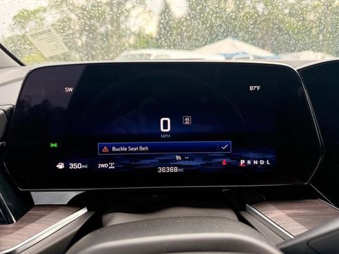 Used 2025 Chevrolet Suburban Z71 AWD/4WD image 12