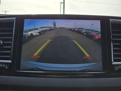 Used 2024 Chrysler Pacifica Touring-L image 30