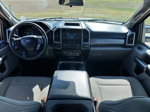 Used 2019 Ford F250 XLT w/ XLT Value Package image 40