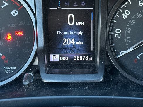 Used 2022 Toyota Tacoma TRD Off-Road image 24