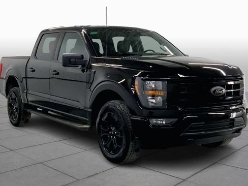 Used 2023 Ford F150 XLT w/ XLT Black Appearance Package AWD/4WD image 4