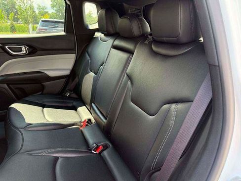 Certified 2025 Jeep Compass Limited AWD/4WD image 12