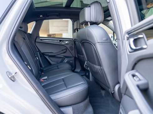 Certified 2026 Porsche Macan AWD/4WD image 26