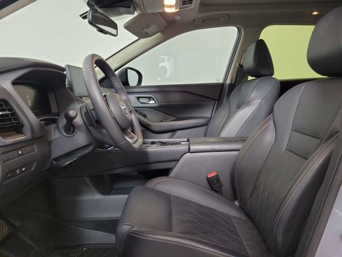 Used 2024 Nissan Rogue Platinum FWD image 12