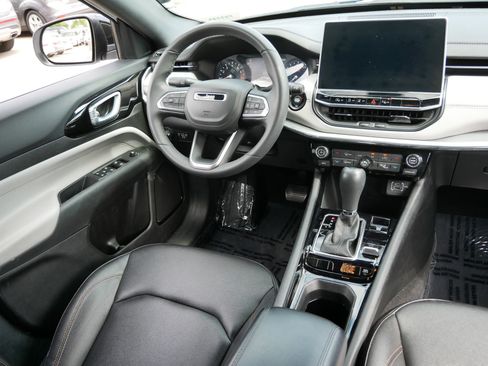 Used 2024 Jeep Compass Limited AWD/4WD image 9
