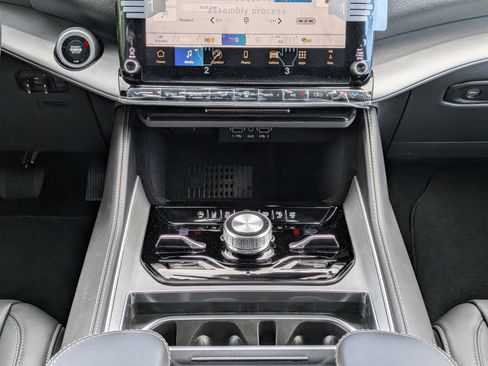 New 2026 Jeep Grand Wagoneer 4WD image 17