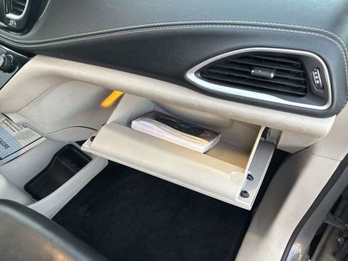 Used 2022 Chrysler Pacifica Touring-L image 41