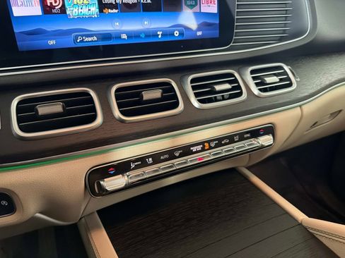 Used 2025 Mercedes-Benz GLE 350 4MATIC w/ Driver Assistance Package image 45