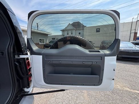 Used 2021 Land Rover Defender 90 S AWD/4WD image 9