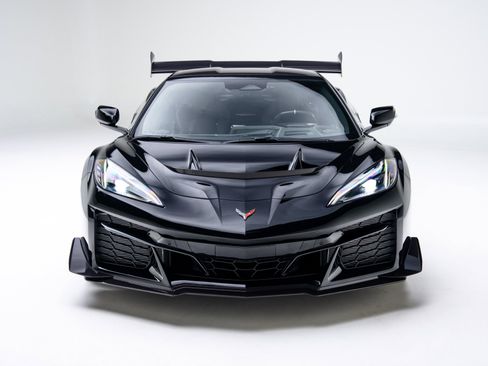 Used 2026 Chevrolet Corvette ZR1 w/ ZR1 Carbon Fiber Aero Package image 4