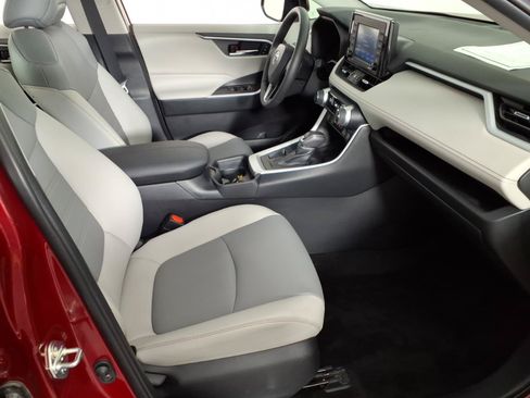 Used 2021 Toyota RAV4 XLE Premium FWD image 9