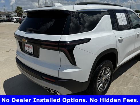 Used 2025 Chevrolet Traverse LT FWD image 8