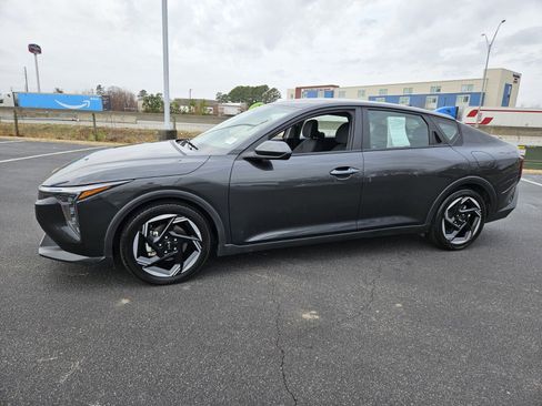 Used 2025 Kia K4 EX image 3