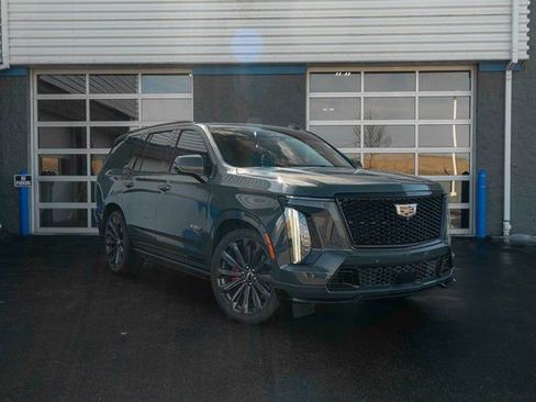 Used 2025 Cadillac Escalade V w/ LPO, Floor Liner Package image 30