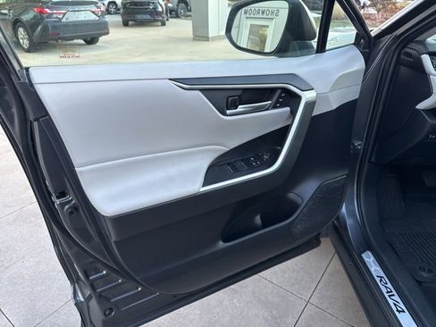 Used 2023 Toyota RAV4 XLE Premium image 19